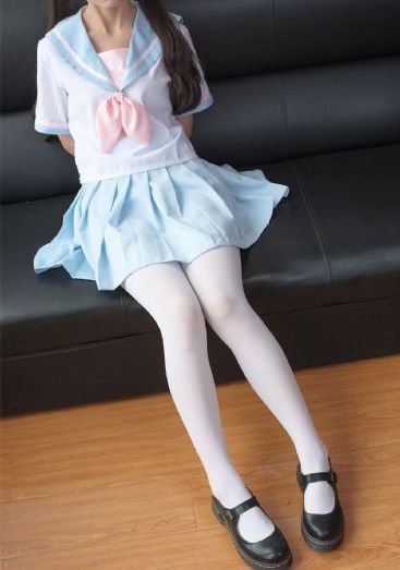 年轻漂亮的女邻居4