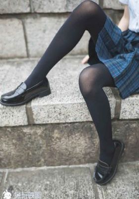 女搜查官紧身皮衣调教