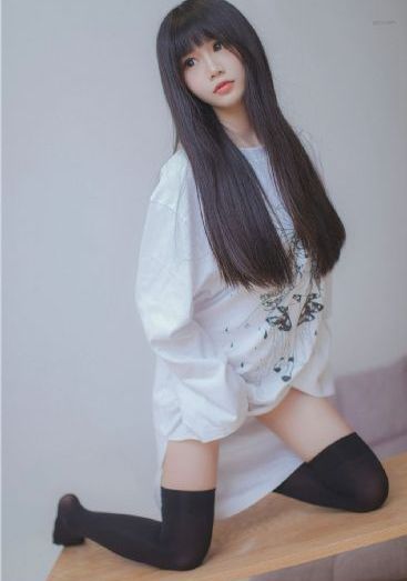 请别相信她