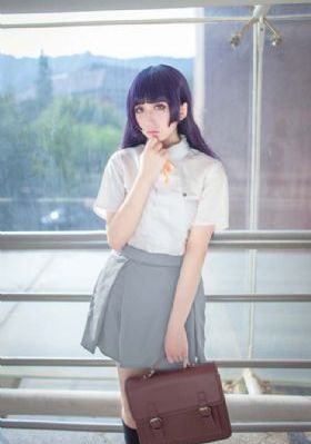 两女一指